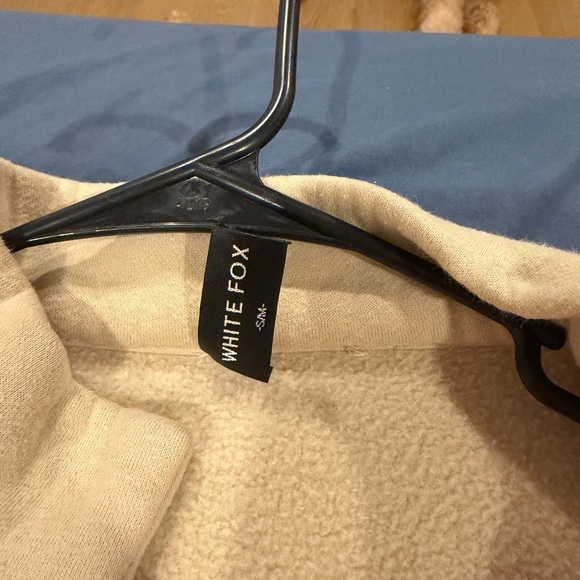 White fox crew neck. - Picture 2 of 3